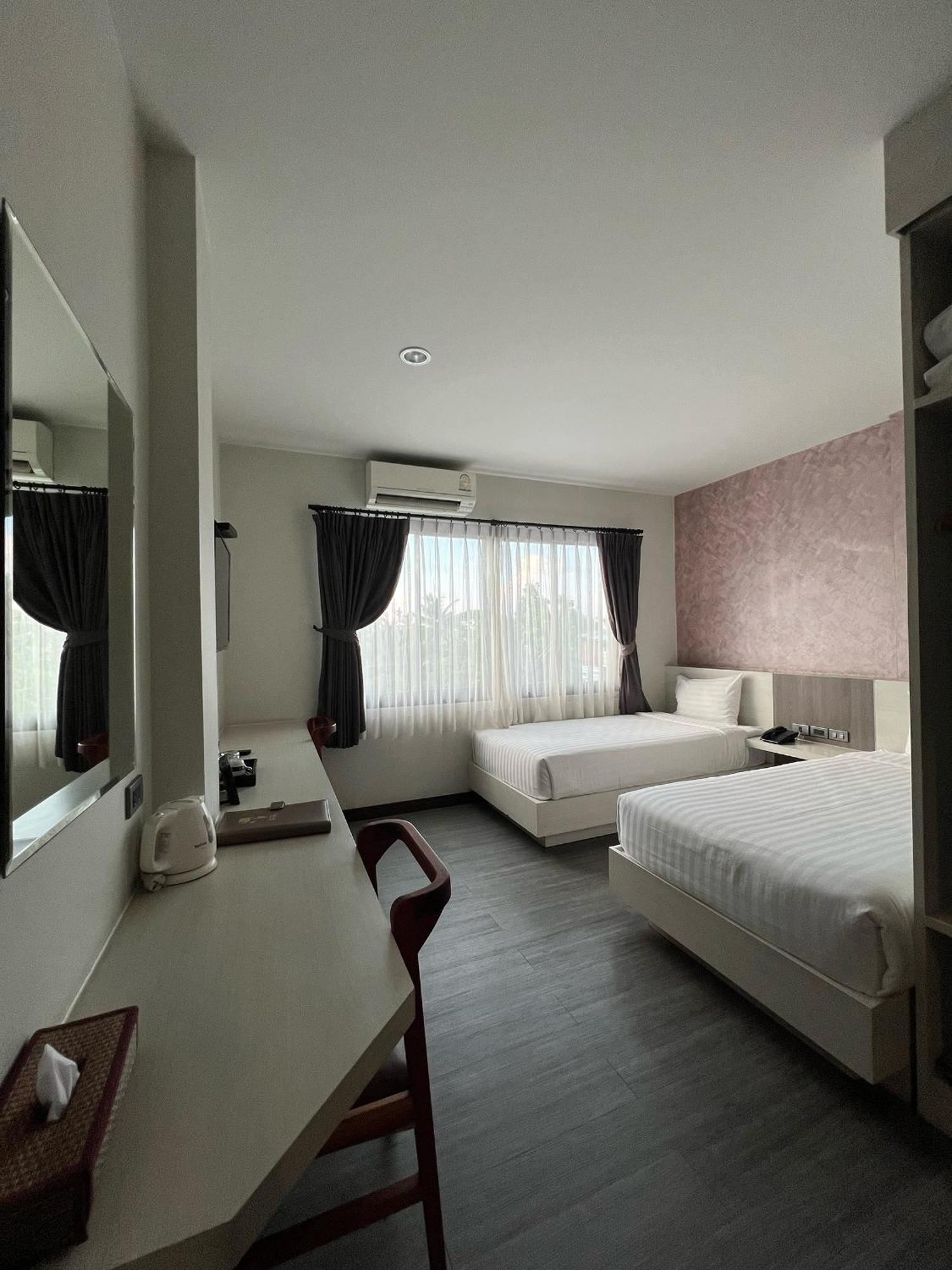 Socool Grand Hotel Nang Rong Extérieur photo