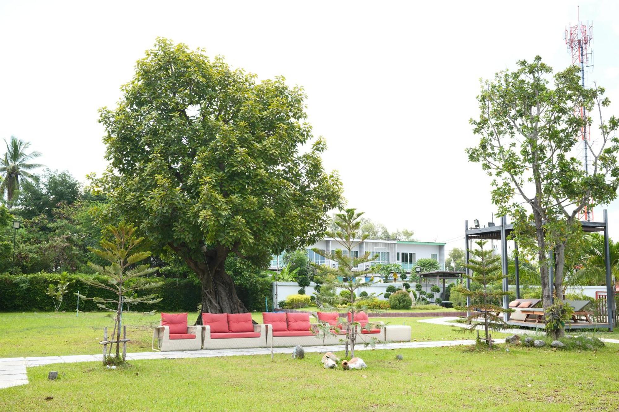 Socool Grand Hotel Nang Rong Extérieur photo
