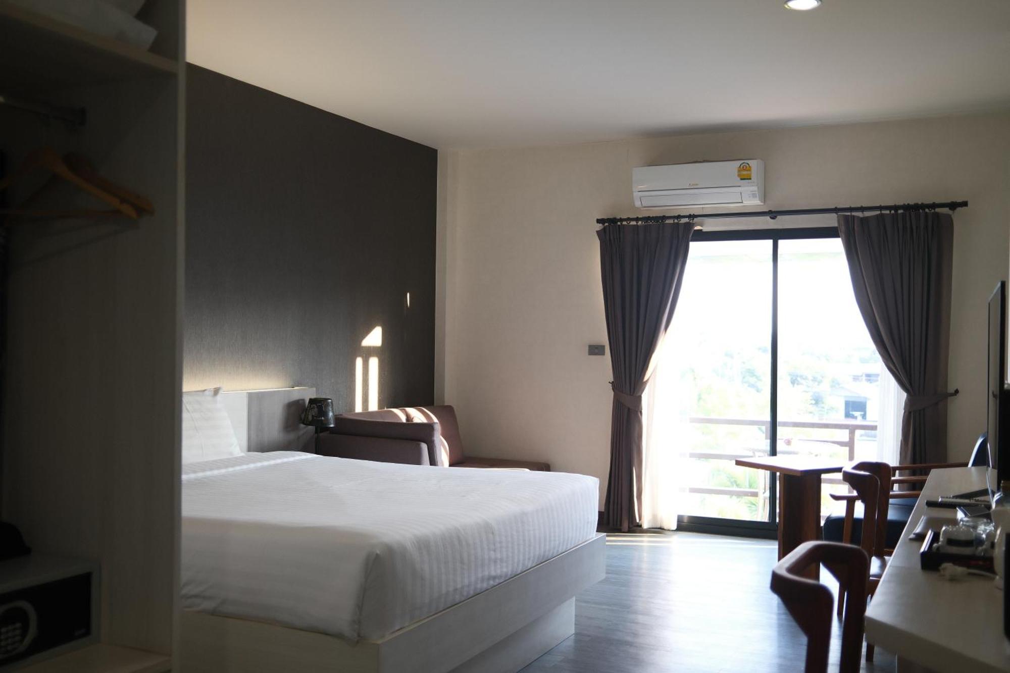 Socool Grand Hotel Nang Rong Extérieur photo